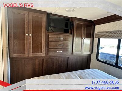 2019 FOREST RIVER 2860DS SUNSEEKER *PRE-OWNED*   - Photo 11 - Ukiah, CA 95482