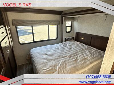 2019 FOREST RIVER 2860DS SUNSEEKER *PRE-OWNED*   - Photo 9 - Ukiah, CA 95482