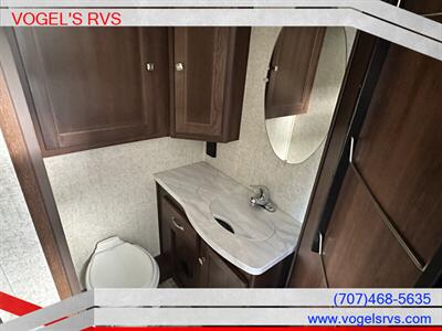 2019 FOREST RIVER 2860DS SUNSEEKER *PRE-OWNED*   - Photo 12 - Ukiah, CA 95482