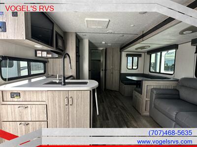 2022 KEYSTONE 282QBWE PASSPORT SL *PRE-OWNED* - Photo 6 - Ukiah, CA 95482