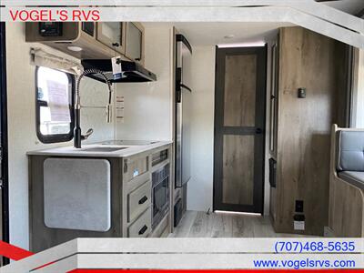 2022 SURVEYOR 19MBLE SUB 4000 *NEW* - Photo 13 - Ukiah, CA 95482