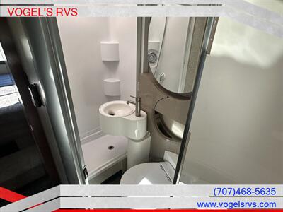 2018 WINNEBAGO 24G VIEW *PRE-OWNED*   - Photo 8 - Ukiah, CA 95482