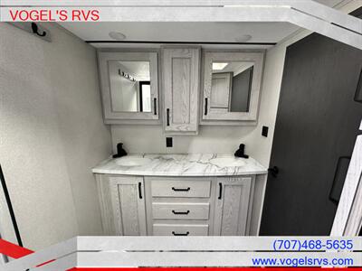 2022 KEYSTONE 373RD MONTANA HC *PRE-OWNED* - Photo 13 - Ukiah, CA 95482