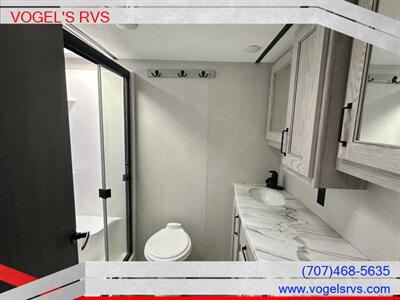 2022 KEYSTONE 373RD MONTANA HC *PRE-OWNED* - Photo 11 - Ukiah, CA 95482