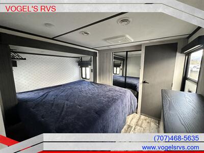 2022 KEYSTONE 373RD MONTANA HC *PRE-OWNED* - Photo 14 - Ukiah, CA 95482