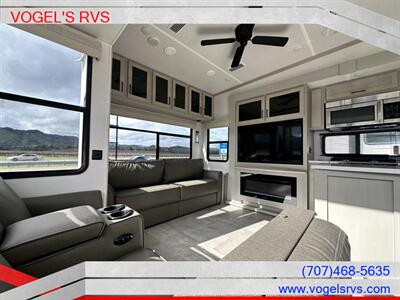 2022 PALOMINO 379MBC COLUMBUS C-SERIES *PRE-OWNED* - Photo 8 - Ukiah, CA 95482