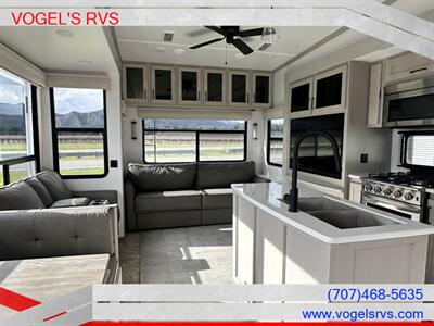 2022 PALOMINO 379MBC COLUMBUS C-SERIES *PRE-OWNED* - Photo 5 - Ukiah, CA 95482