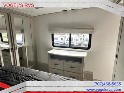 2022 PALOMINO 379MBC COLUMBUS C-SERIES *PRE-OWNED* - Photo 15 - Ukiah, CA 95482