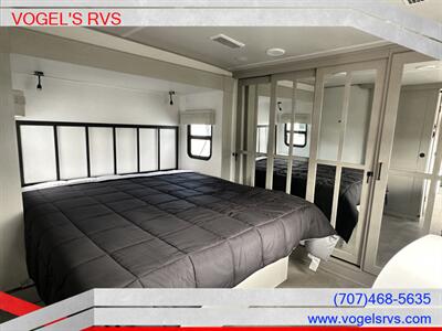 2022 PALOMINO 379MBC COLUMBUS C-SERIES *PRE-OWNED* - Photo 14 - Ukiah, CA 95482